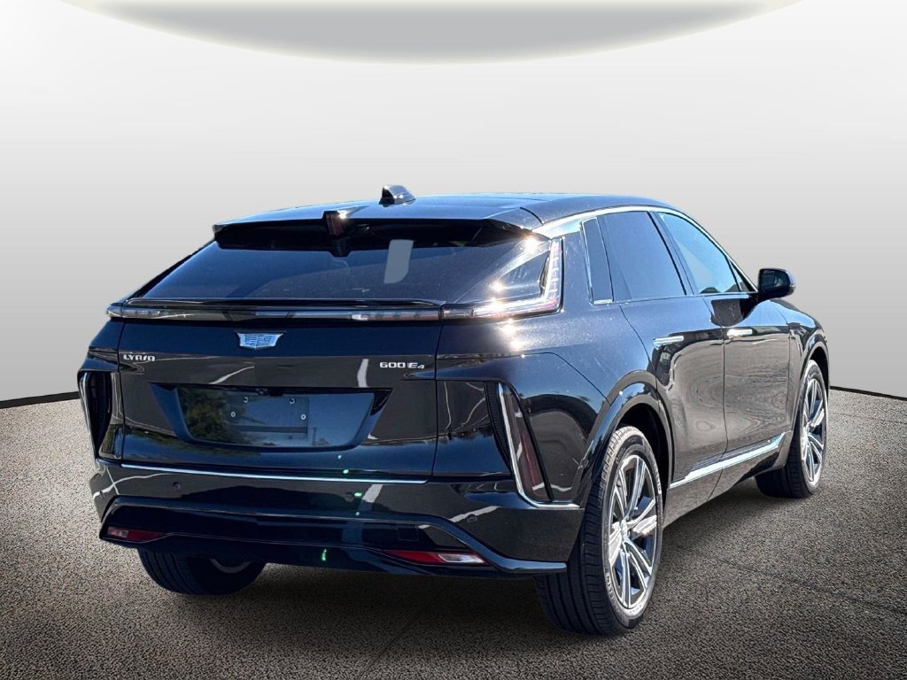 Used 2024 Cadillac Lyriq Luxury AWD/4WD image 2