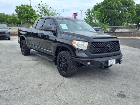 Used 2016 Toyota Tundra SR5 w/ SR5 Upgrade Package image 3