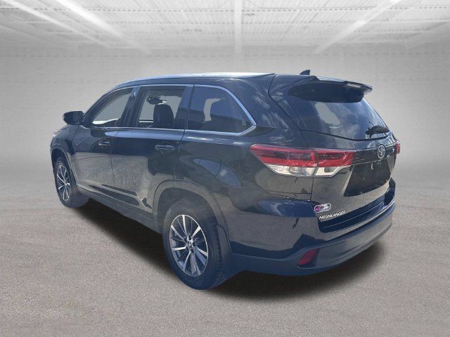 Used 2019 Toyota Highlander XLE AWD/4WD image 12