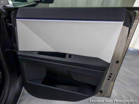 Used 2024 Tesla Cybertruck AWD Crew Cab image 39