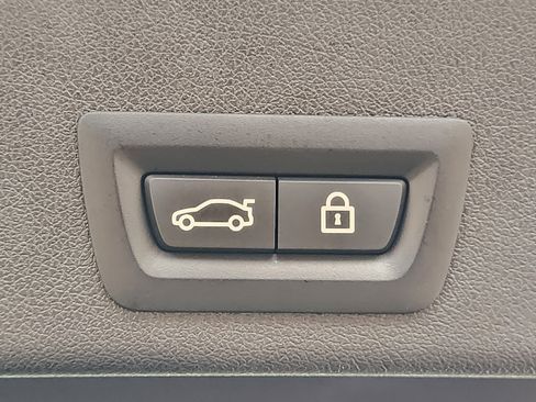 Used 2022 BMW X6 M Base w/ Competition Package image 32