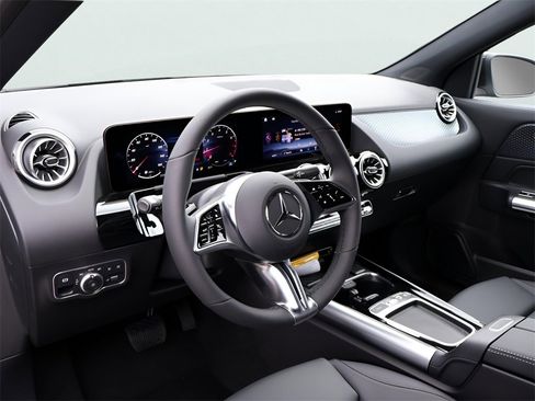 Used 2025 Mercedes-Benz GLA 250 4MATIC image 19