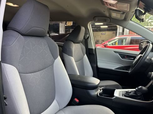 Used 2024 Toyota RAV4 XLE AWD/4WD image 27