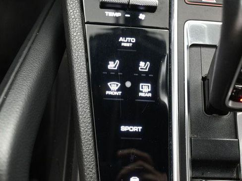 Used 2020 Porsche Cayenne AWD/4WD image 24