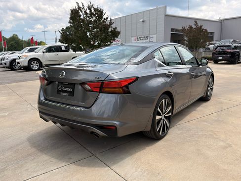 Used 2022 Nissan Altima 2.5 SR FWD image 3
