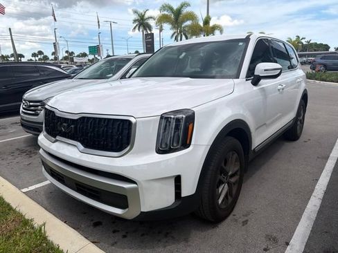 Used 2025 Kia Telluride LX FWD image 2