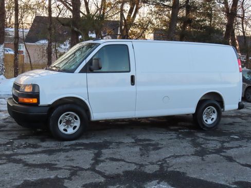 Used 2020 Chevrolet Express 2500 RWD 2500 135 w/ Safety Package image 2