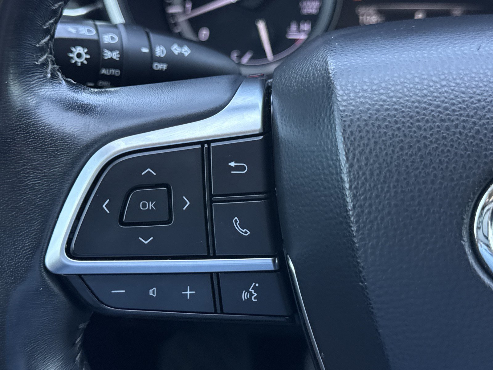 Used 2020 Toyota Highlander XLE FWD image 23