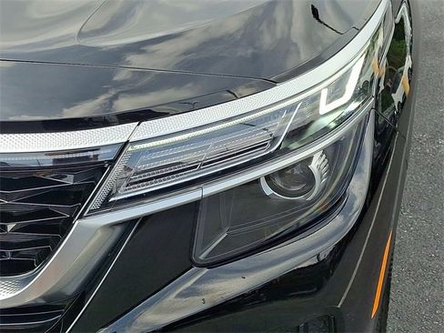 Certified 2023 Kia Seltos S w/ Navigation Package image 9