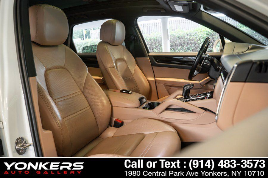 Used 2021 Porsche Cayenne AWD/4WD image 36