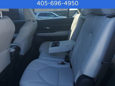 Used 2025 Toyota Grand Highlander AWD Hybrid image 22