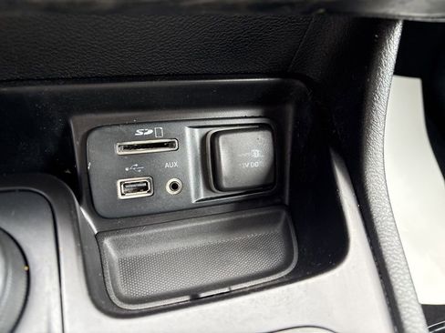 Used 2014 Jeep Cherokee Latitude AWD/4WD image 15