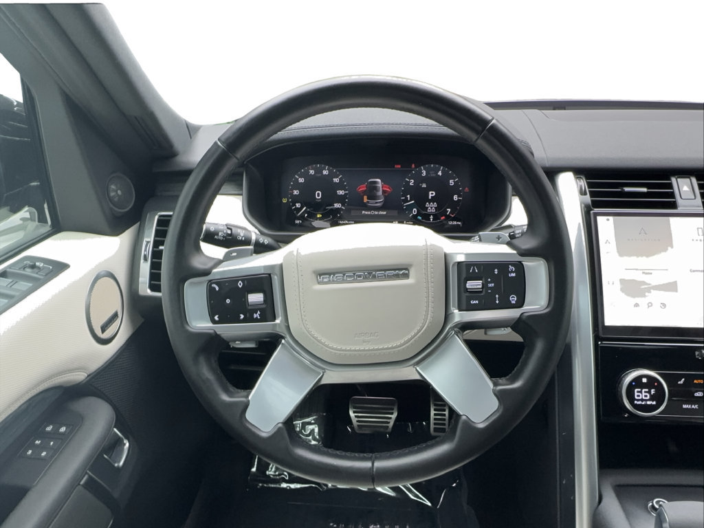 Used 2023 Land Rover Discovery Metropolitan Edition AWD/4WD image 39