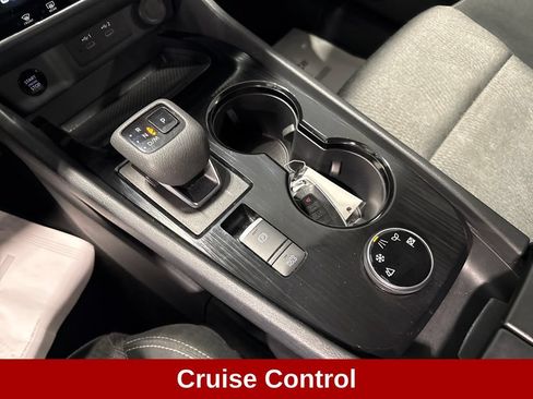 Used 2024 Nissan Rogue SV AWD/4WD image 17