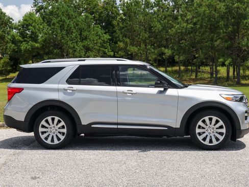 Used 2023 Ford Explorer Limited w/ Equipment Group 301A RWD image 7