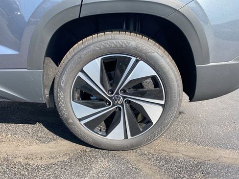 New 2025 Volkswagen Taos SE image 18