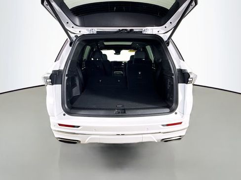 Used 2025 Buick Enclave Avenir w/ Super Cruise Package FWD image 31