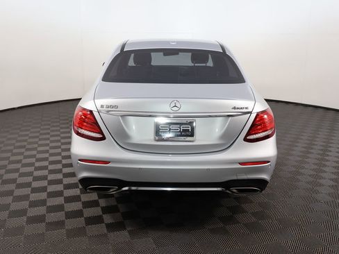 Used 2017 Mercedes-Benz E 300 4MATIC image 4