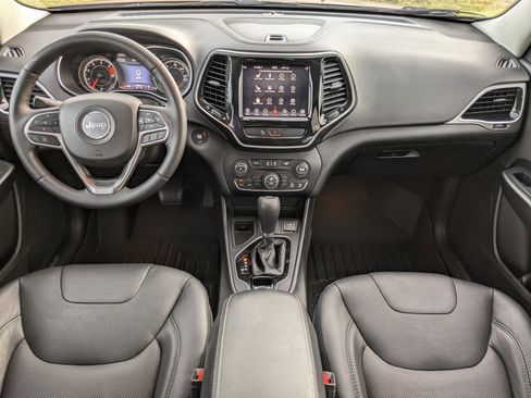 Used 2019 Jeep Cherokee Limited image 12