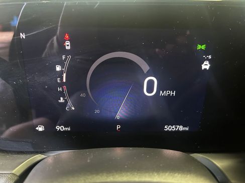 Used 2024 Buick Encore GX Sport Touring image 2