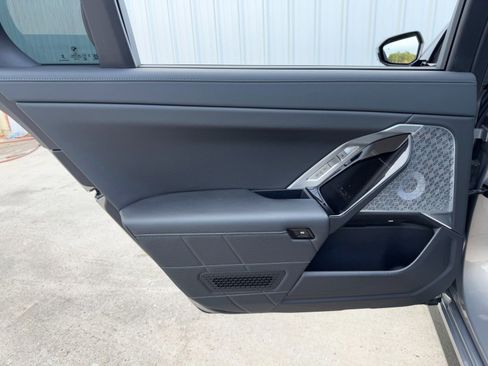 Used 2023 BMW i7 xDrive60 image 55