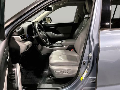 Used 2022 Toyota Highlander XLE AWD/4WD image 8