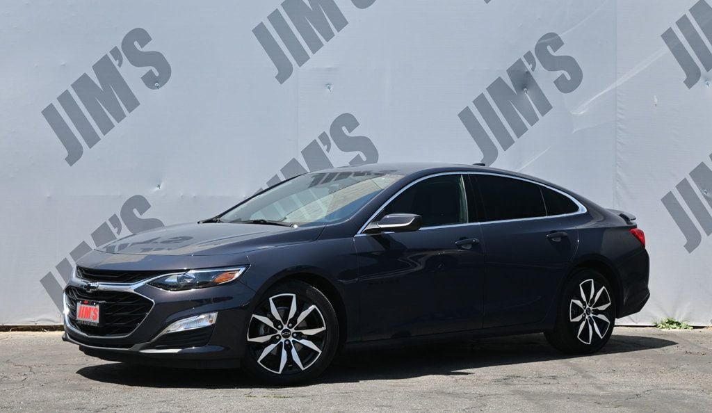Used 2025 Chevrolet Malibu RS FWD image 1