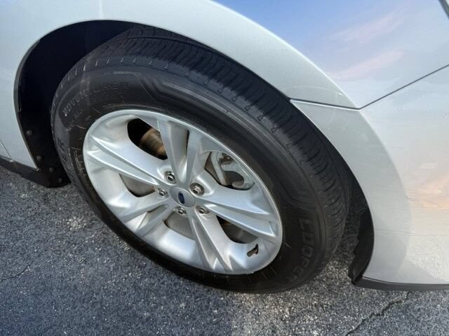 Used 2017 Ford Taurus SEL FWD image 8
