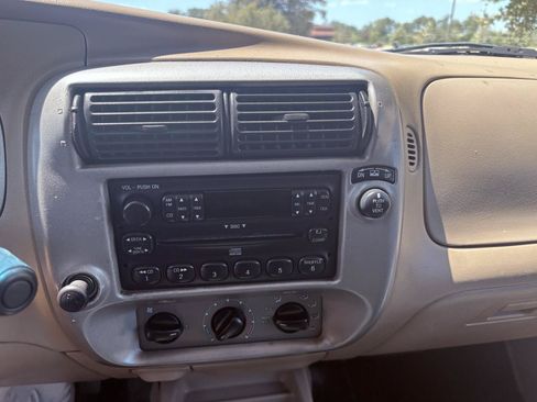 Used 2004 Ford Explorer Sport Trac 2WD image 53
