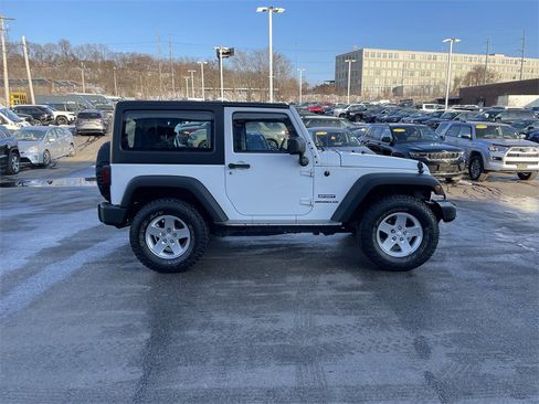 Used 2014 Jeep Wrangler Sport image 7