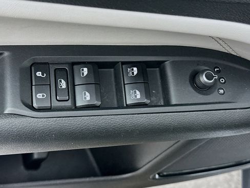 Used 2025 Jeep Compass Limited image 15