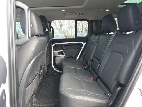 Used 2023 Land Rover Defender 130 SE image 18