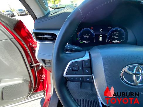 Used 2023 Toyota Highlander Platinum AWD/4WD image 40