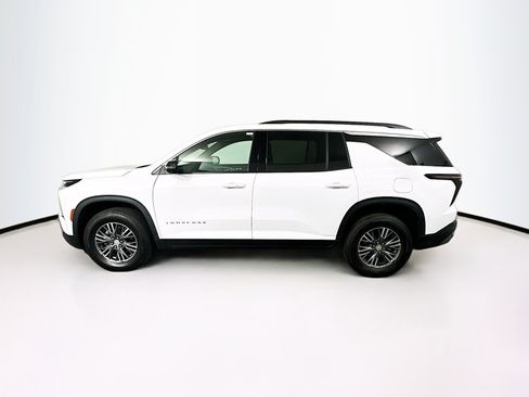 Used 2025 Chevrolet Traverse LT FWD image 4