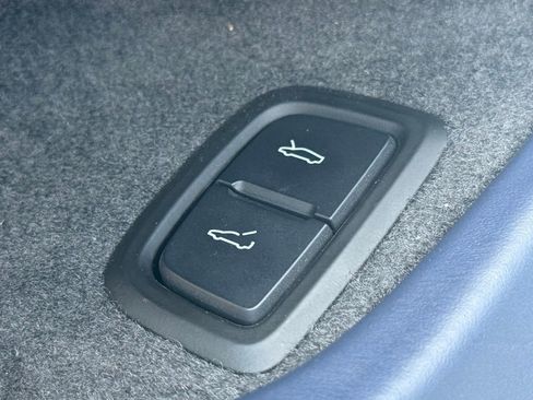 Used 2022 Chevrolet Corvette Stingray Premium Conv w/ Z51 Performance Package image 21