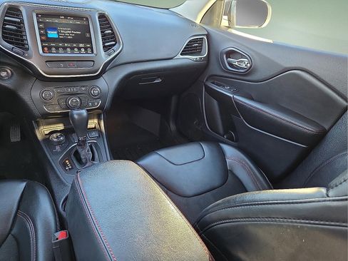 Used 2020 Jeep Cherokee Trailhawk w/ Cold Weather Group image 12