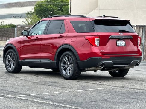 Certified 2023 Ford Explorer XLT w/ Equipment Group 202A RWD image 5