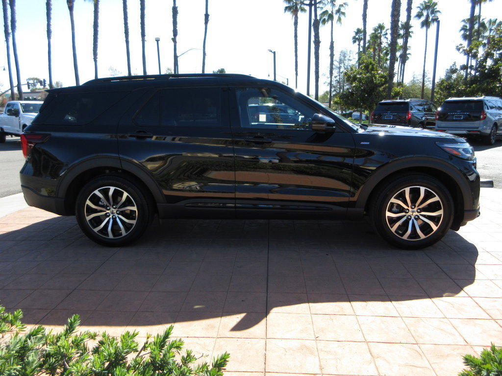 Used 2026 Ford Explorer ST-Line w/ Premium Package RWD image 5