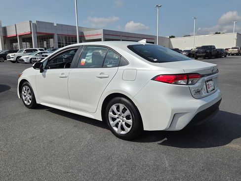 Used 2025 Toyota Corolla LE FWD image 9
