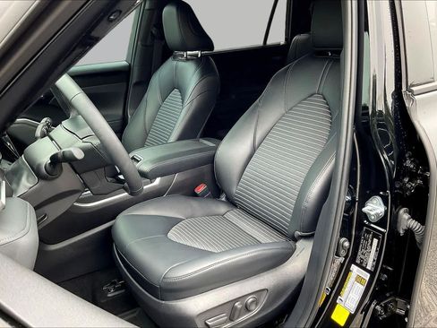 Used 2026 Toyota Highlander XSE AWD/4WD image 8