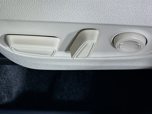 Used 2024 Toyota Highlander Limited image 13