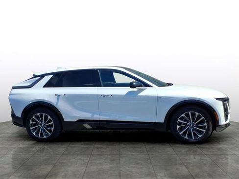 Used 2024 Cadillac Lyriq Sport AWD/4WD image 6