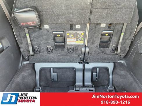 Used 2025 Toyota Sienna XLE AWD/4WD image 32