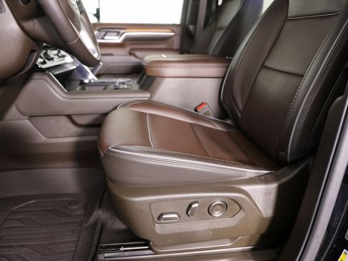 Certified 2025 GMC Sierra 3500 Denali w/ Denali Reserve Package image 13