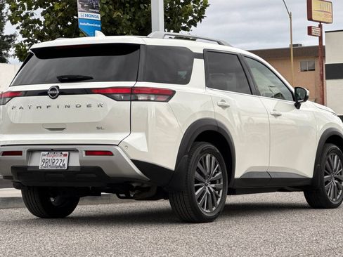 Used 2024 Nissan Pathfinder SL w/ SL Premium Package image 9