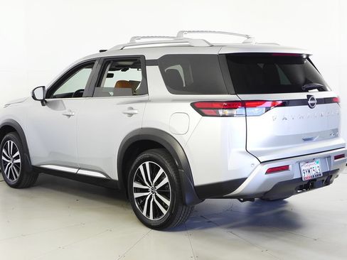 Used 2025 Nissan Pathfinder Platinum w/ Cargo Package FWD image 9
