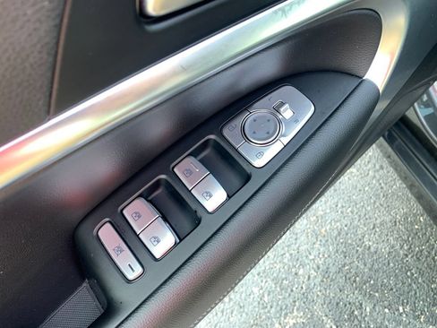 Used 2025 Genesis G70 2.5T AWD/4WD image 18