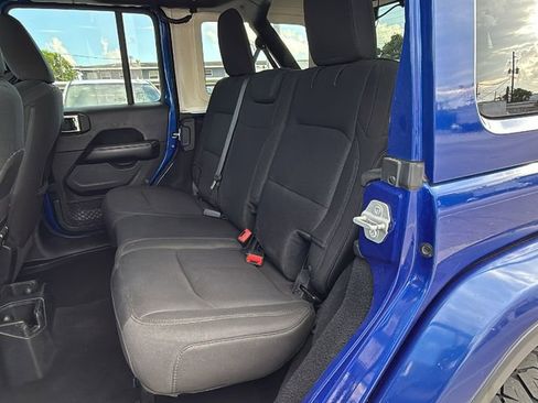 Used 2018 Jeep Wrangler Unlimited Sahara AWD/4WD image 25