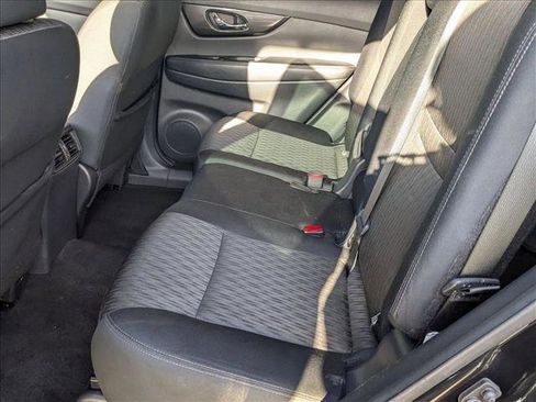 Used 2018 Nissan Rogue SV w/ Premium Package image 18