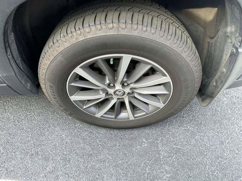 Used 2019 Toyota Highlander XLE image 8